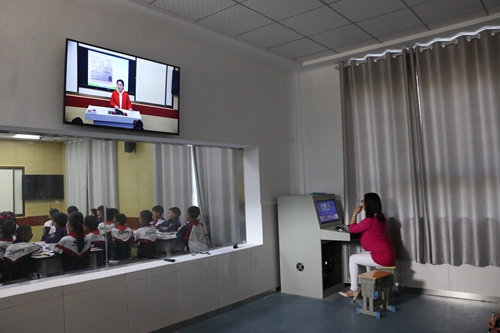 竹山县为17个乡镇建录播教室促进教师"晒课"共享资源