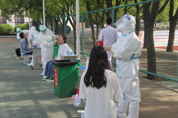 (丹江口)汉江科技学校首批返校学生统一进行核酸检测